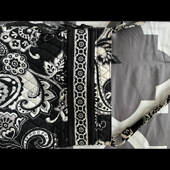 Vera Bradley Crossbody Bag. - Picture 3 of 5